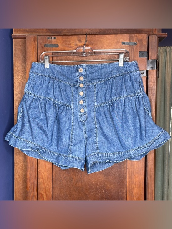 Free People We The Free Fleur Blue Denim Shorts Ruffle Button Boho Festival XL - Picture 4 of 8